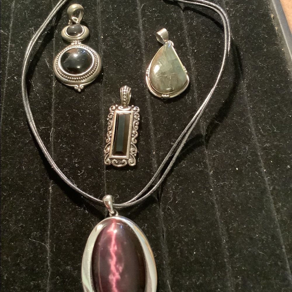 Set of 4 slides with necklace